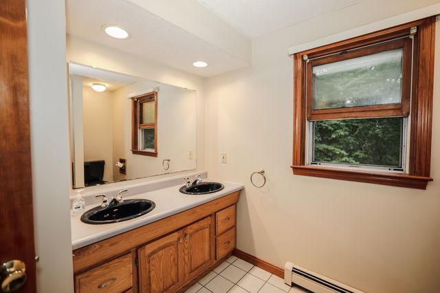 8 Raelynn Drive, Derry, NH 03038