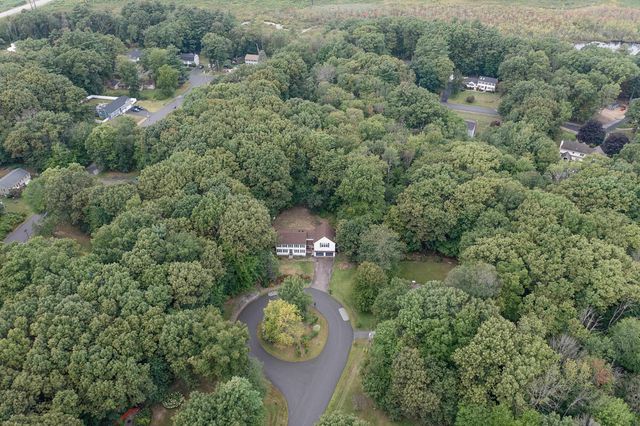 8 Raelynn Drive, Derry, NH 03038