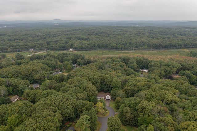 8 Raelynn Drive, Derry, NH 03038