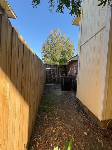 2609 Isbella Drive, Grand Prairie, TX 75052