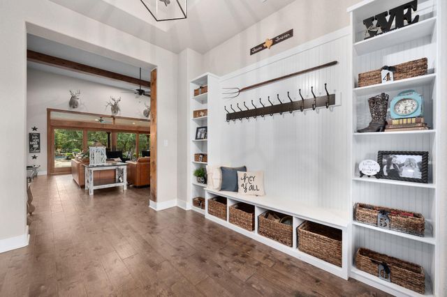 221 Palomino CV, Jarrell, TX 76537