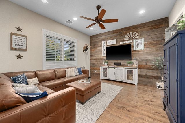 221 Palomino CV, Jarrell, TX 76537