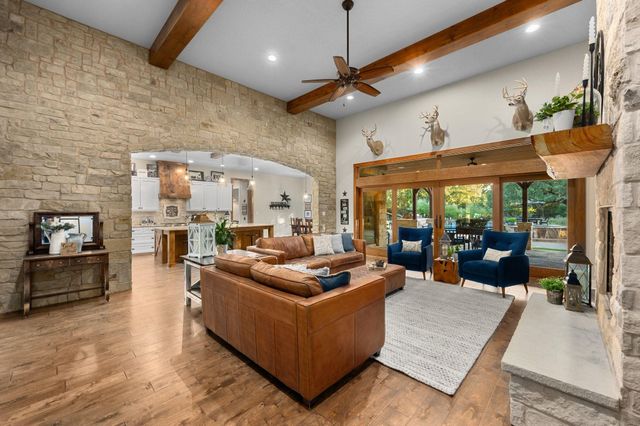 221 Palomino CV, Jarrell, TX 76537