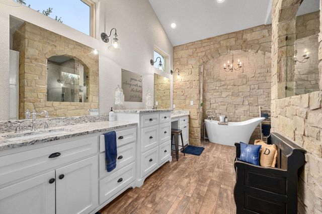 221 Palomino CV, Jarrell, TX 76537