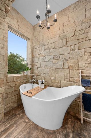 221 Palomino CV, Jarrell, TX 76537