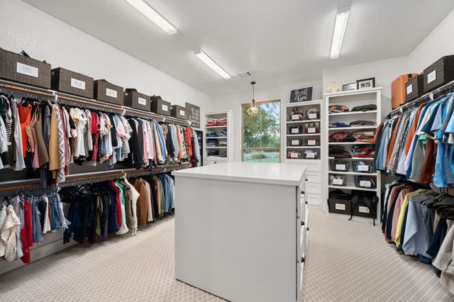 221 Palomino CV, Jarrell, TX 76537