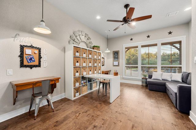 221 Palomino CV, Jarrell, TX 76537