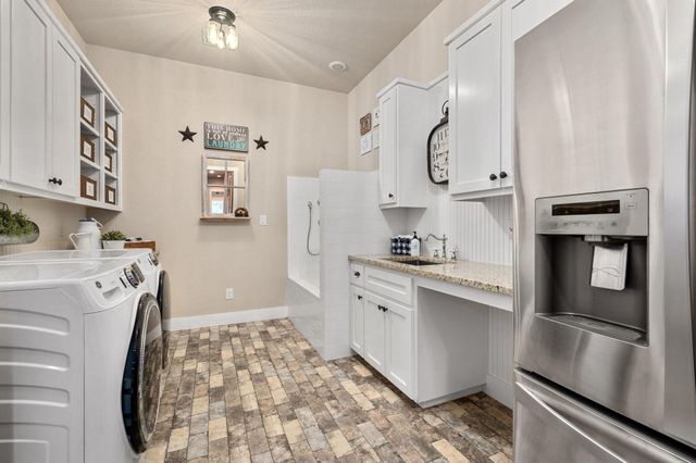 221 Palomino CV, Jarrell, TX 76537