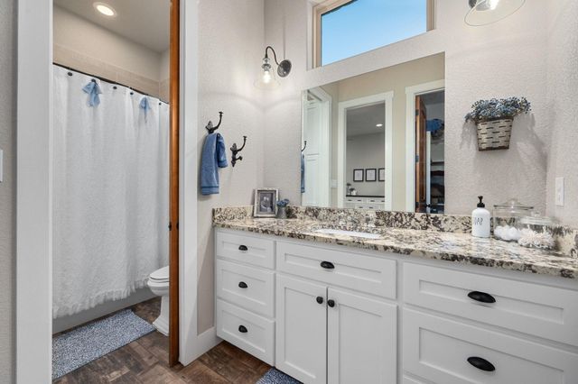 221 Palomino CV, Jarrell, TX 76537