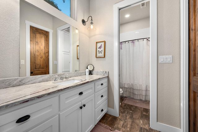 221 Palomino CV, Jarrell, TX 76537