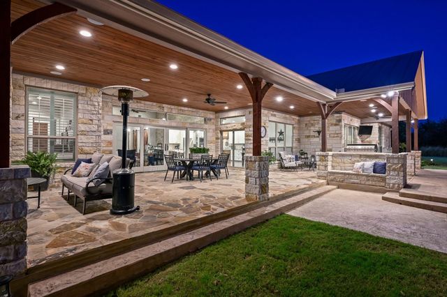 221 Palomino CV, Jarrell, TX 76537