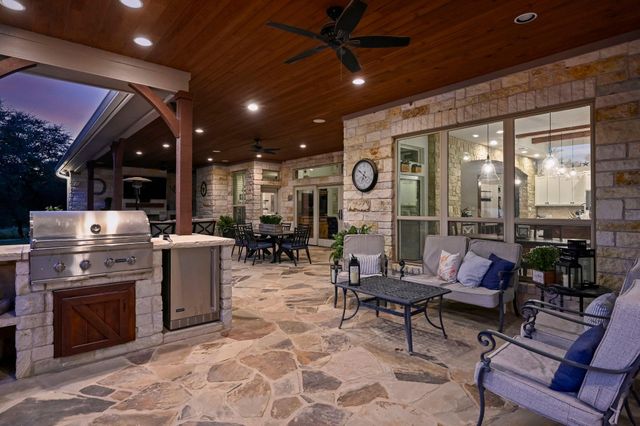 221 Palomino CV, Jarrell, TX 76537