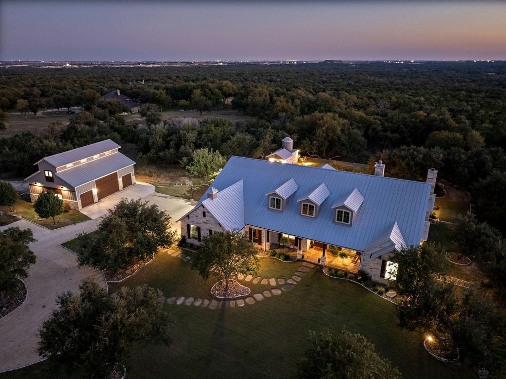 221 Palomino CV, Jarrell, TX 76537