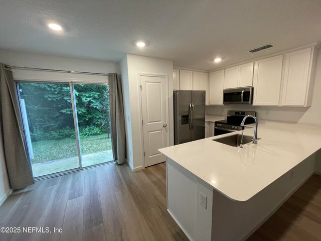 6855 LAKE MIST Lane, Jacksonville, FL 32210