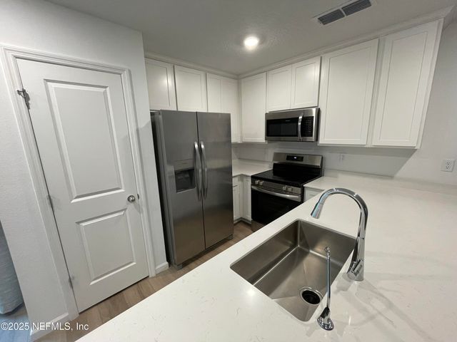 6855 LAKE MIST Lane, Jacksonville, FL 32210