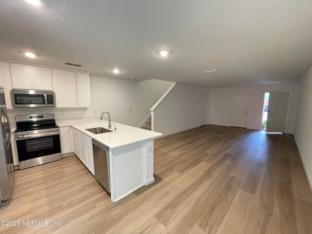 6855 LAKE MIST Lane, Jacksonville, FL 32210