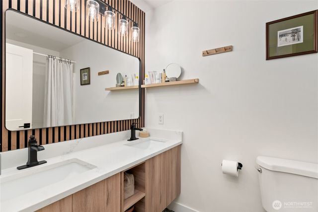 15421 8th Avenue Ct E, Tacoma, WA 98445