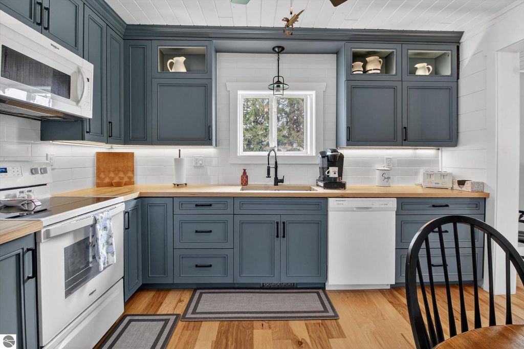 Image 11 of property listing at 6410 W Madison Road, Alma, MI 48801