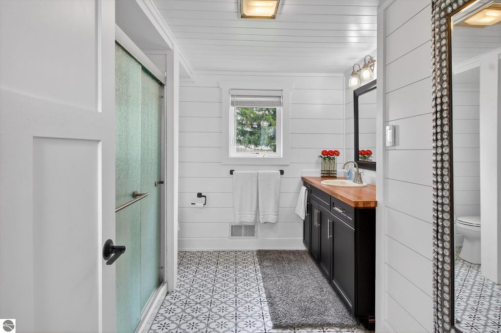 Image 14 of property listing at 6410 W Madison Road, Alma, MI 48801