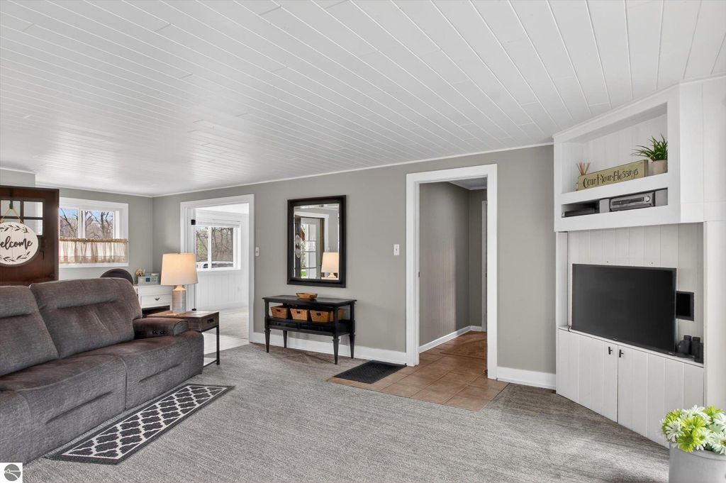 Image 18 of property listing at 6410 W Madison Road, Alma, MI 48801