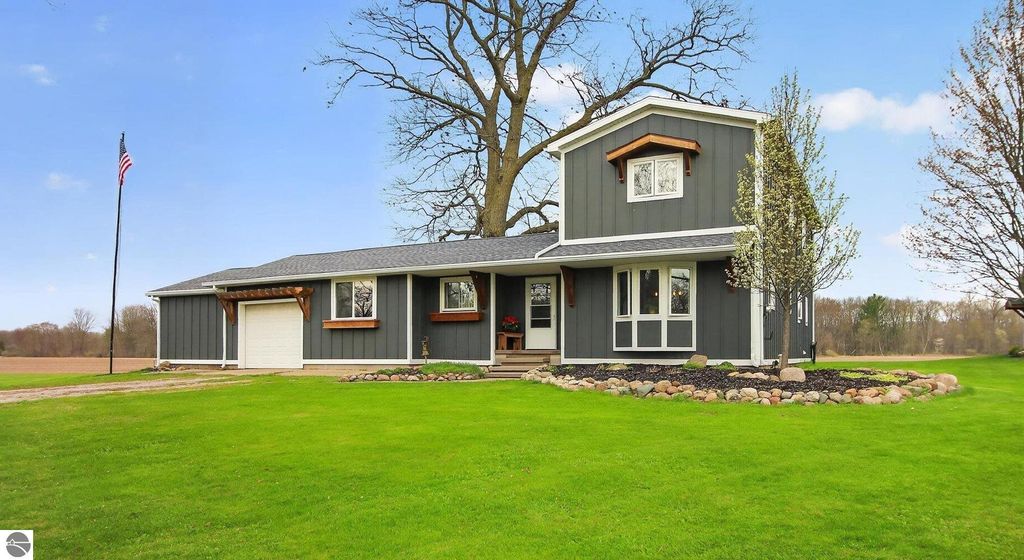 Image 2 of property listing at 6410 W Madison Road, Alma, MI 48801