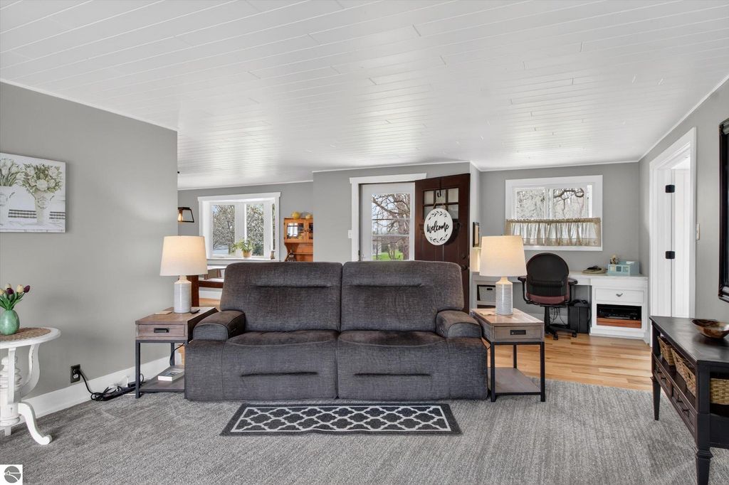 Image 20 of property listing at 6410 W Madison Road, Alma, MI 48801