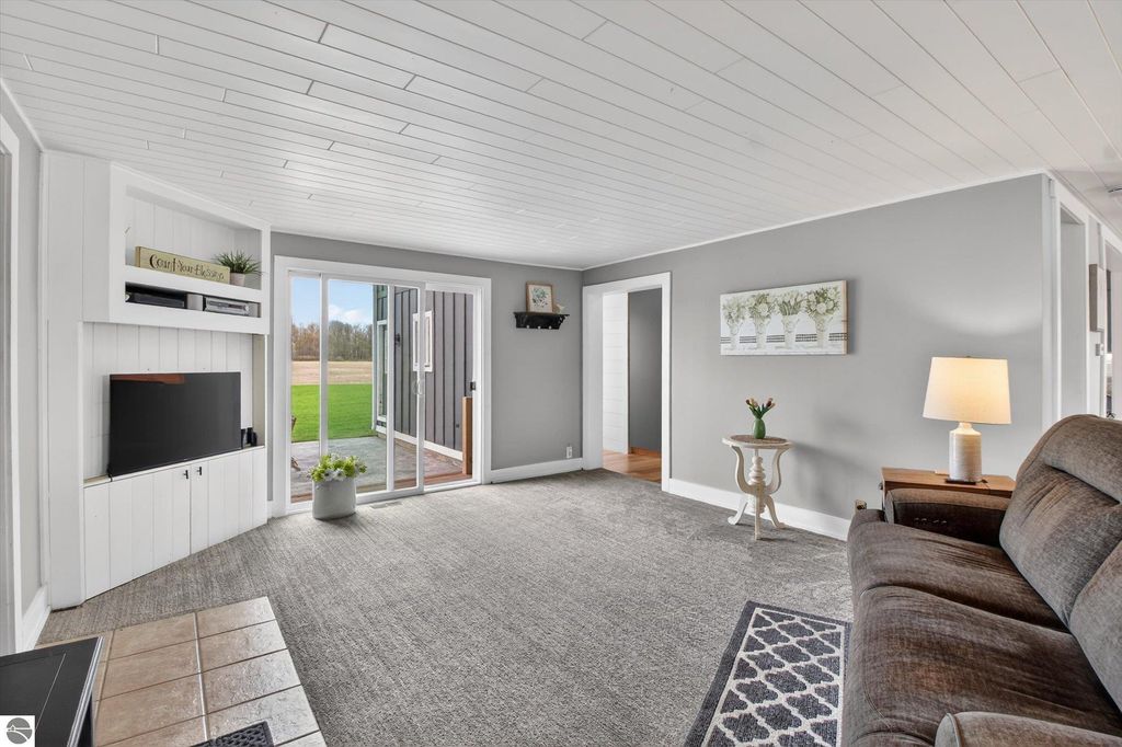 Image 22 of property listing at 6410 W Madison Road, Alma, MI 48801