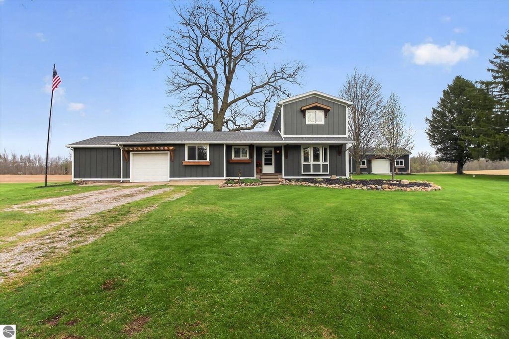 Image 3 of property listing at 6410 W Madison Road, Alma, MI 48801