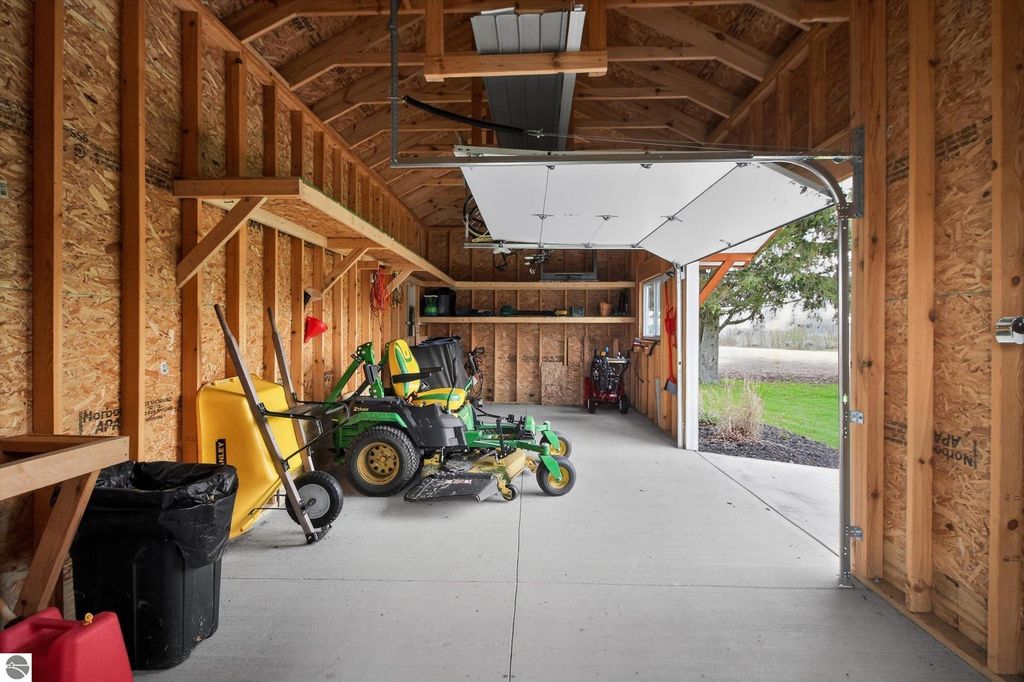 Image 44 of property listing at 6410 W Madison Road, Alma, MI 48801