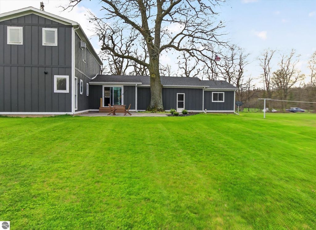 Image 46 of property listing at 6410 W Madison Road, Alma, MI 48801