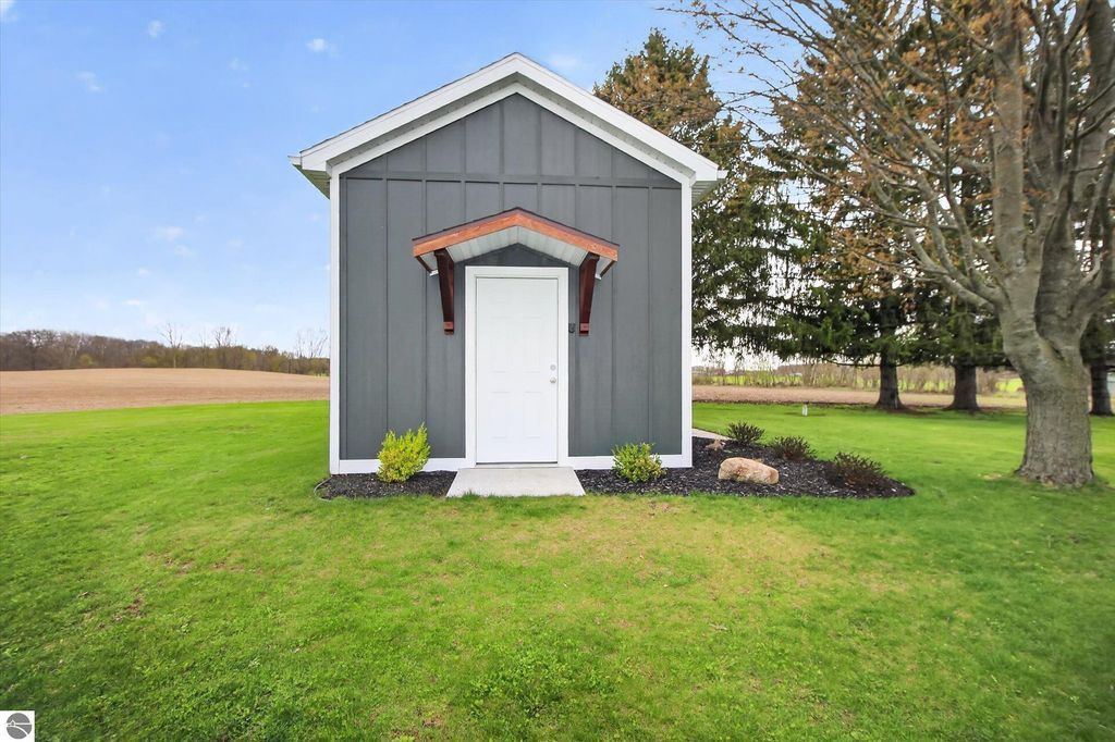 Image 51 of property listing at 6410 W Madison Road, Alma, MI 48801