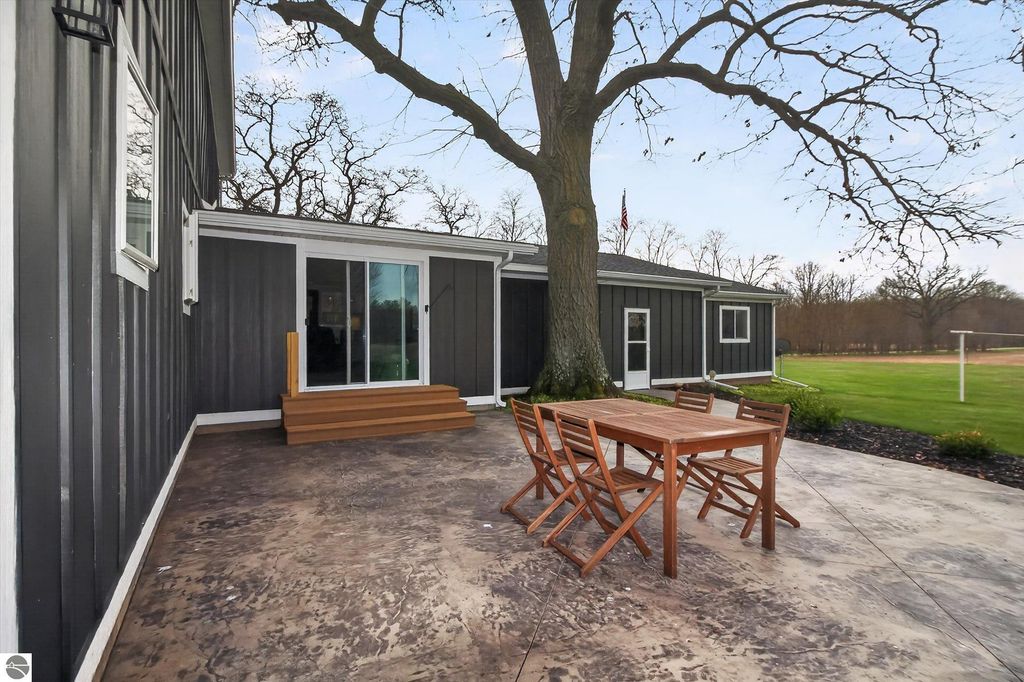 Image 52 of property listing at 6410 W Madison Road, Alma, MI 48801