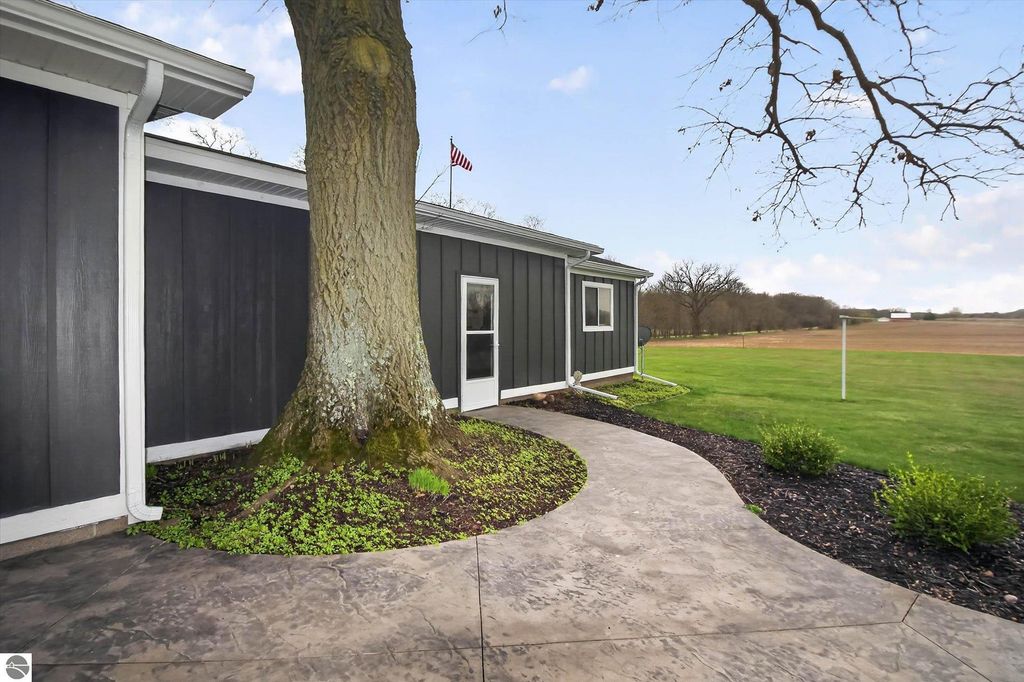 Image 53 of property listing at 6410 W Madison Road, Alma, MI 48801