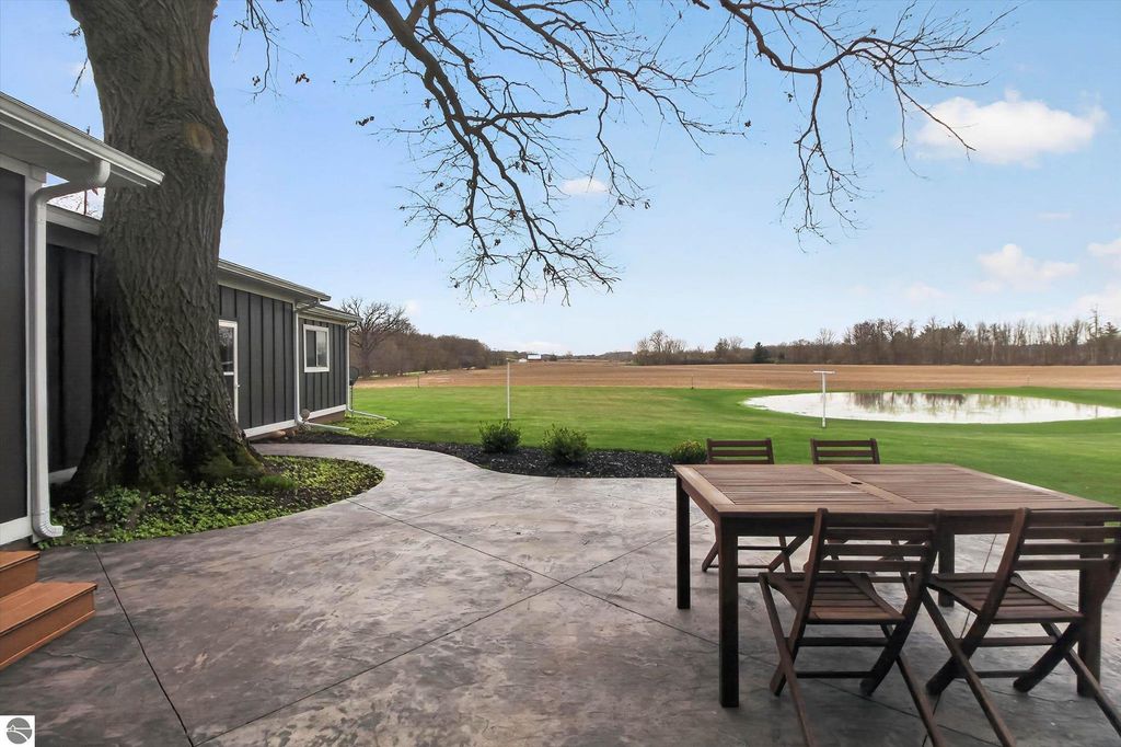 Image 55 of property listing at 6410 W Madison Road, Alma, MI 48801