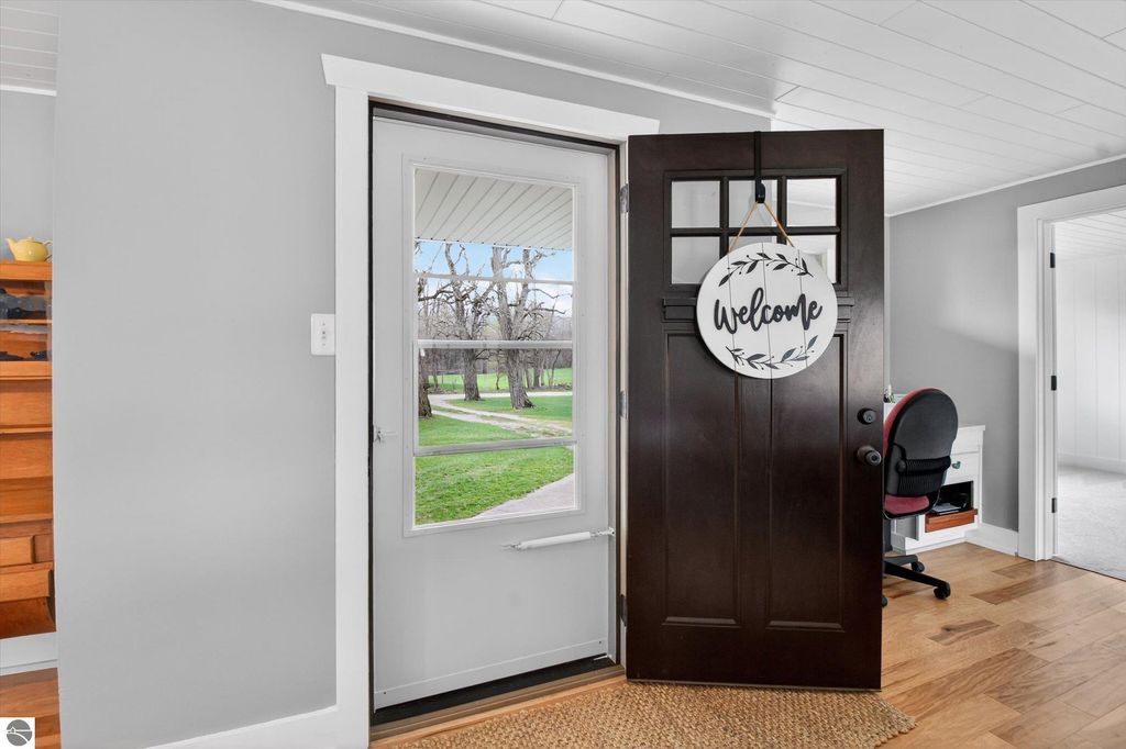 Image 6 of property listing at 6410 W Madison Road, Alma, MI 48801