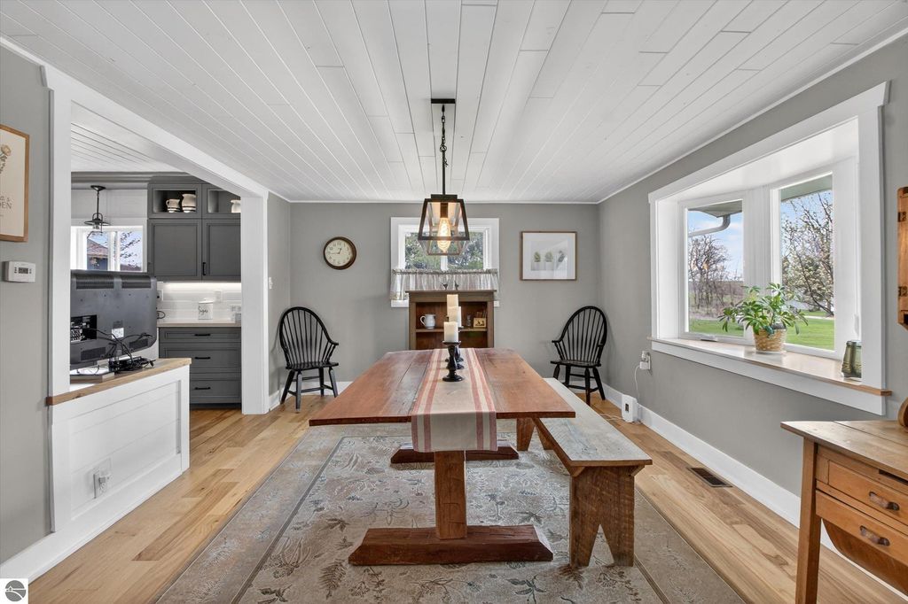 Image 7 of property listing at 6410 W Madison Road, Alma, MI 48801