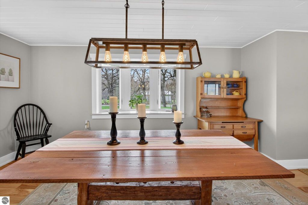 Image 8 of property listing at 6410 W Madison Road, Alma, MI 48801