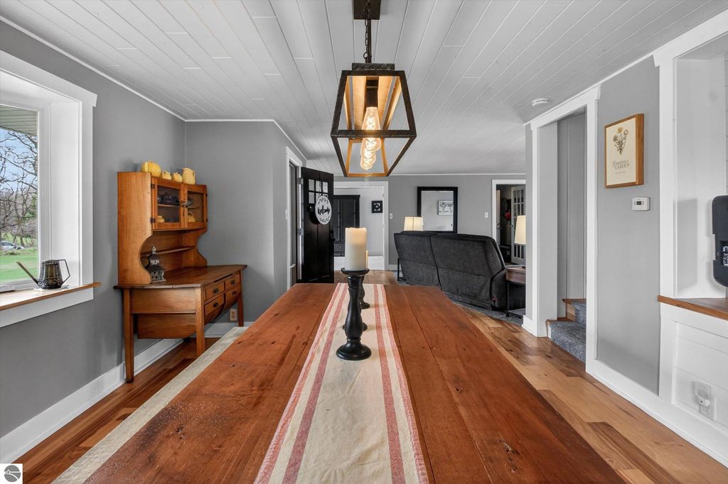 Image 9 of property listing at 6410 W Madison Road, Alma, MI 48801