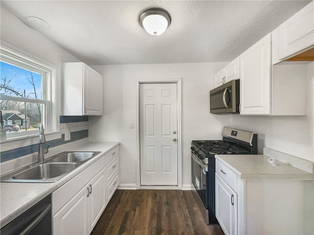 4444 N Chestnut Avenue, Kansas City, MO 64117