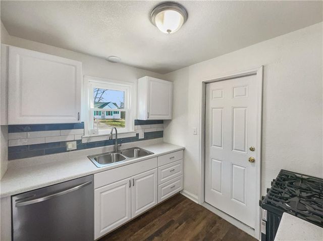 4444 N Chestnut Avenue, Kansas City, MO 64117