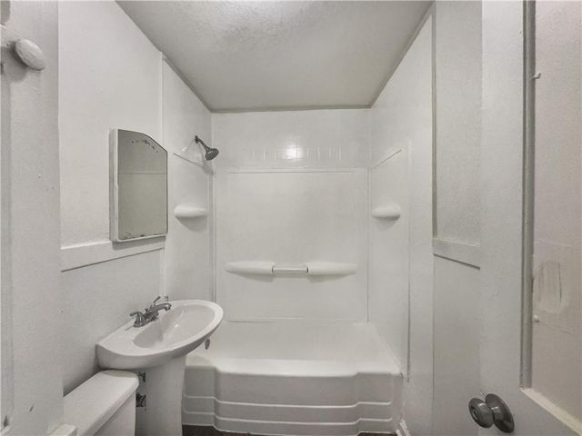 4444 N Chestnut Avenue, Kansas City, MO 64117