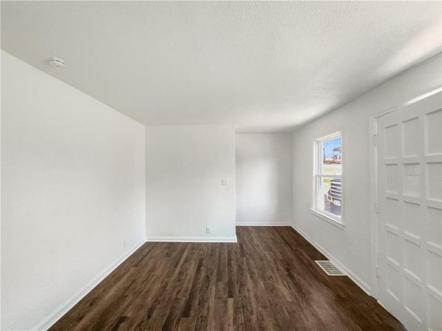 4444 N Chestnut Avenue, Kansas City, MO 64117