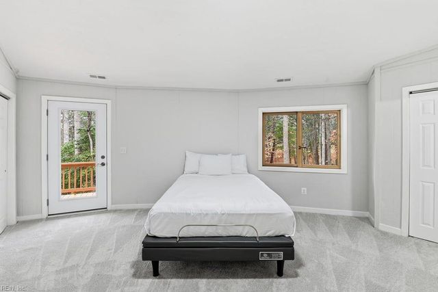 5614 Fairfield LN, Hayes, VA 23072