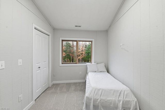 5614 Fairfield LN, Hayes, VA 23072