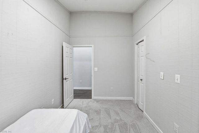 5614 Fairfield LN, Hayes, VA 23072