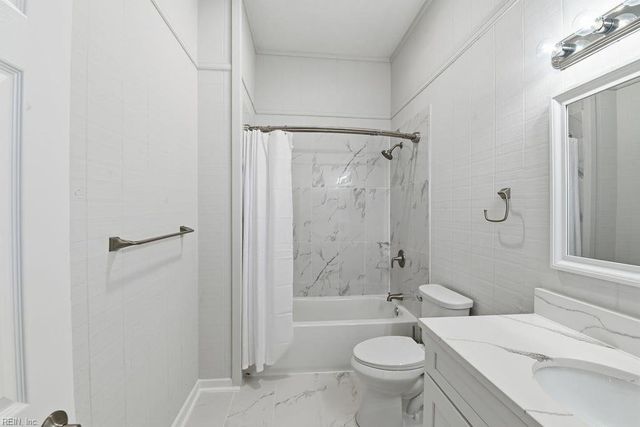 5614 Fairfield LN, Hayes, VA 23072