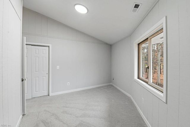 5614 Fairfield LN, Hayes, VA 23072