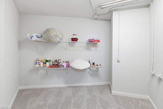 5614 Fairfield LN, Hayes, VA 23072