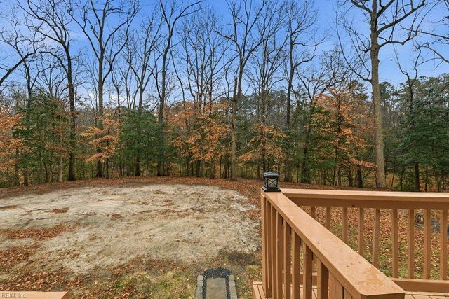 5614 Fairfield LN, Hayes, VA 23072