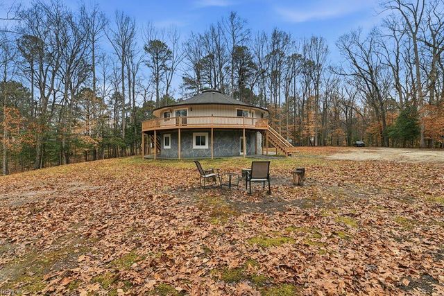 5614 Fairfield LN, Hayes, VA 23072